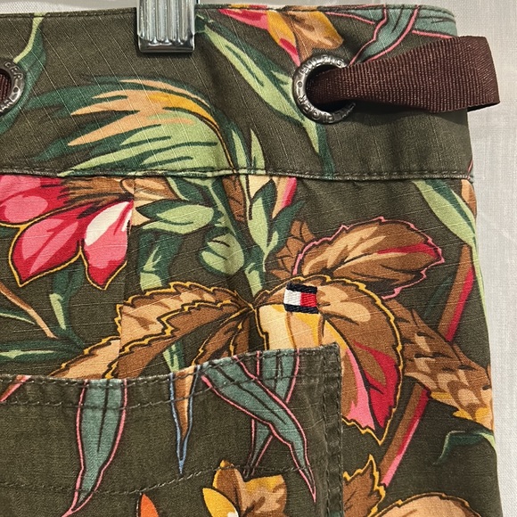 Tommy Hilfiger Olive Green & Tropical Floral Print Cropped Pants, Size 6 - Picture 4 of 10